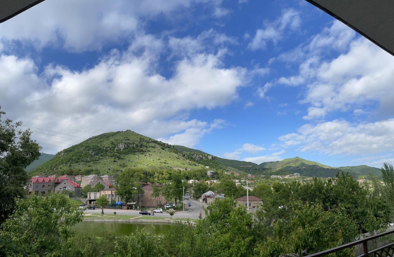 Yolyans Hotel Goris Eksteriør bilde