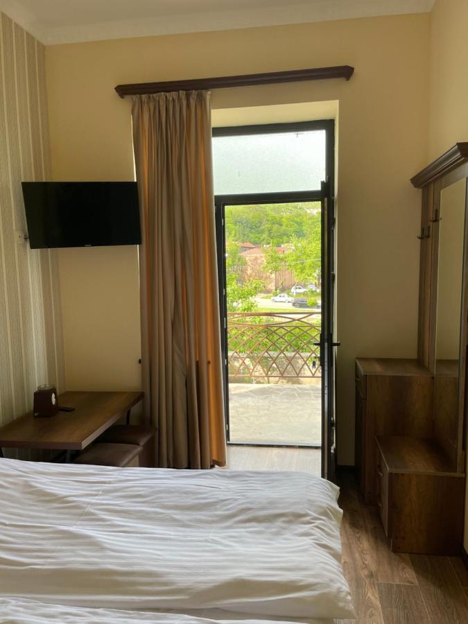 Yolyans Hotel Goris Eksteriør bilde