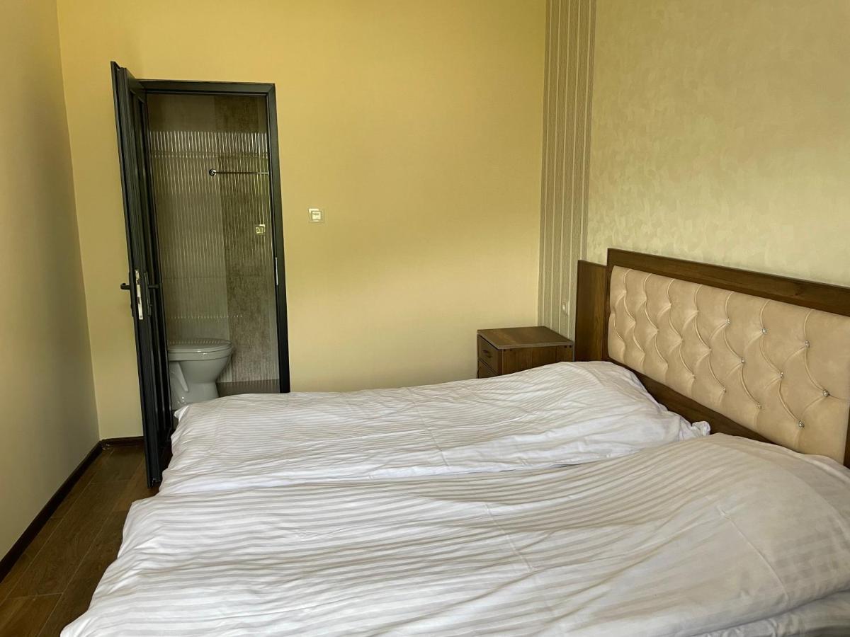 Yolyans Hotel Goris Eksteriør bilde