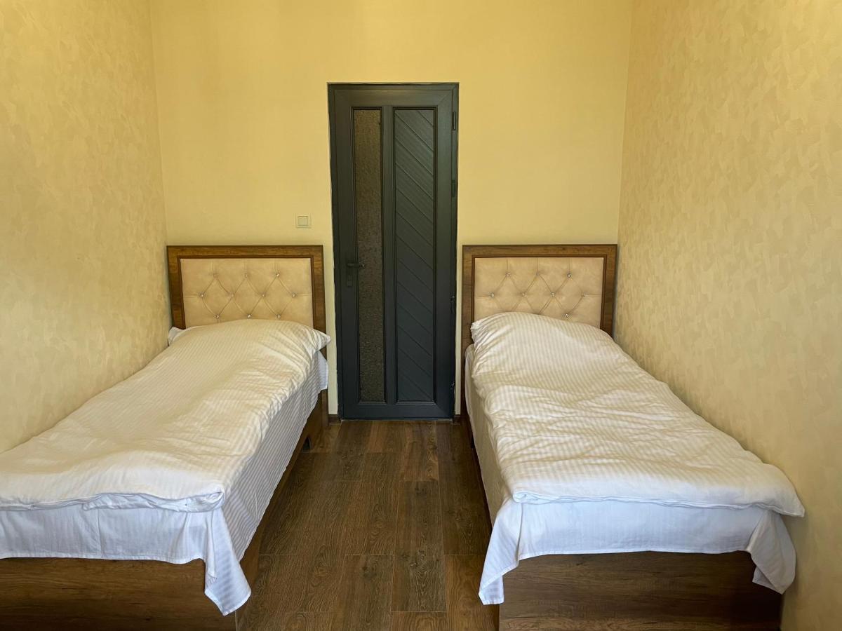 Yolyans Hotel Goris Eksteriør bilde