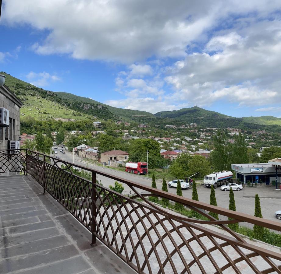 Yolyans Hotel Goris Eksteriør bilde