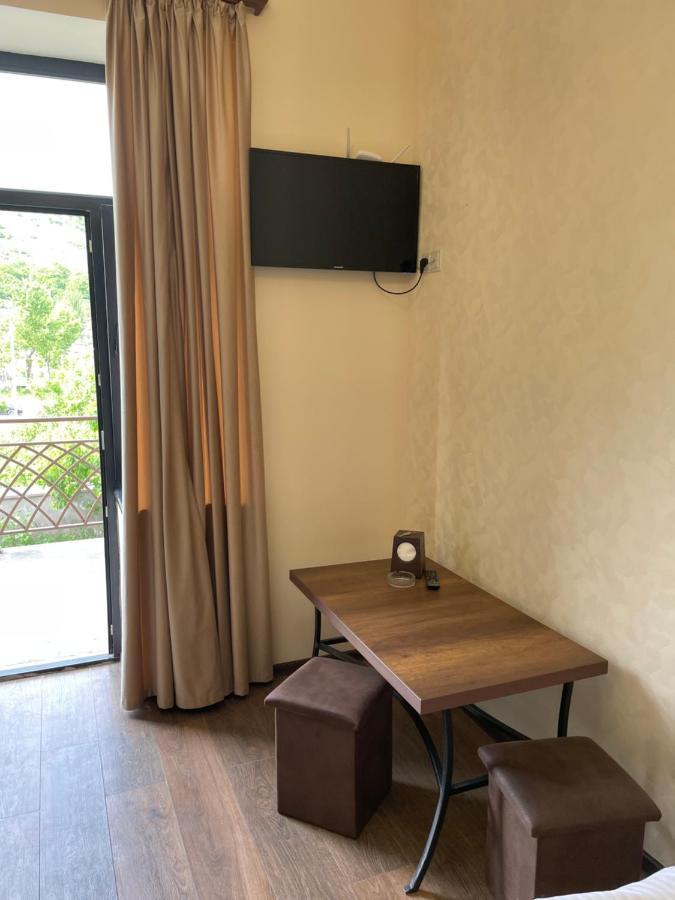 Yolyans Hotel Goris Eksteriør bilde