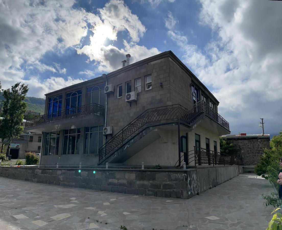 Yolyans Hotel Goris Eksteriør bilde