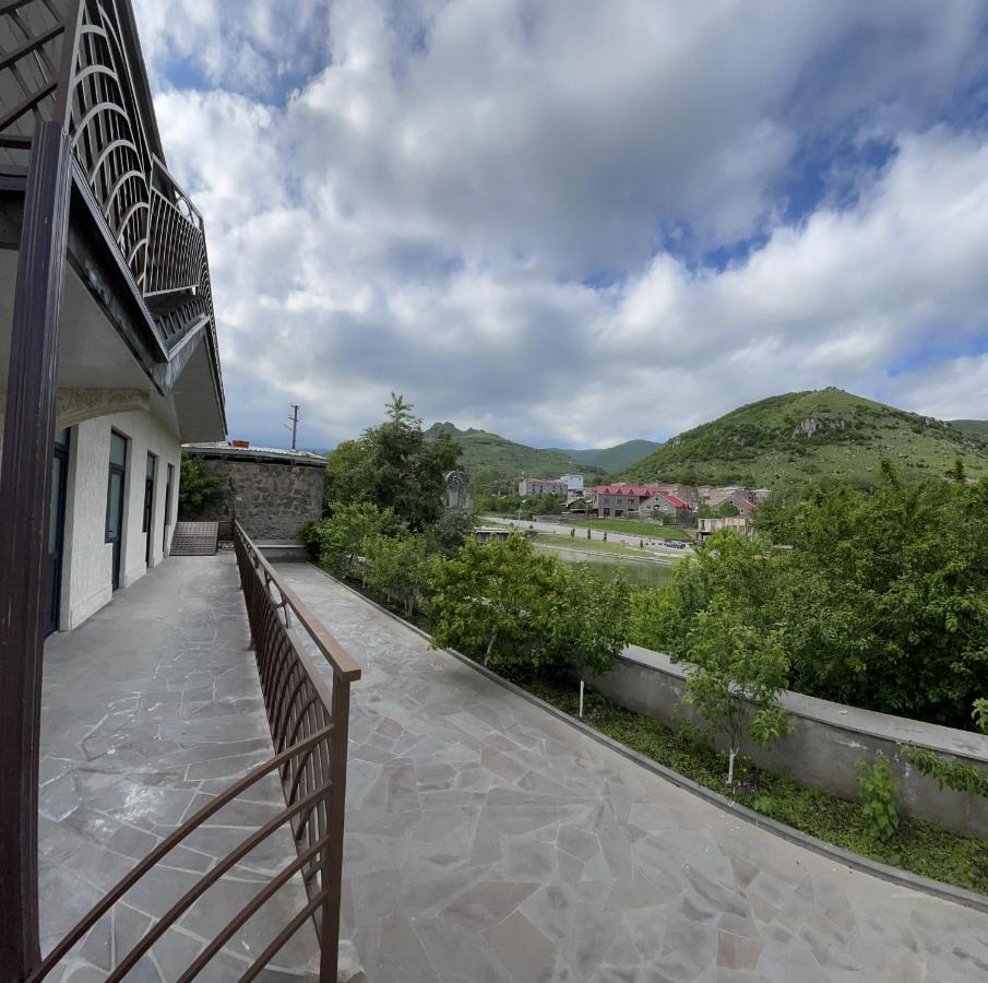 Yolyans Hotel Goris Eksteriør bilde