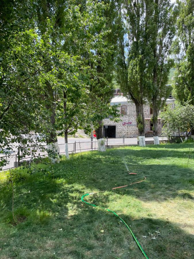 Yolyans Hotel Goris Eksteriør bilde